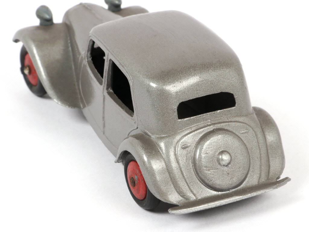 Lot 136 - DINKY TOYS (FRANCE) (1)