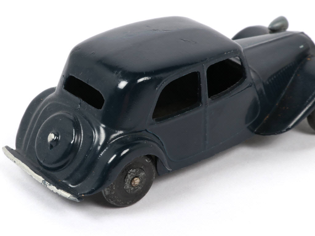 Lot 133 - DINKY TOYS (FRANCE) (1)