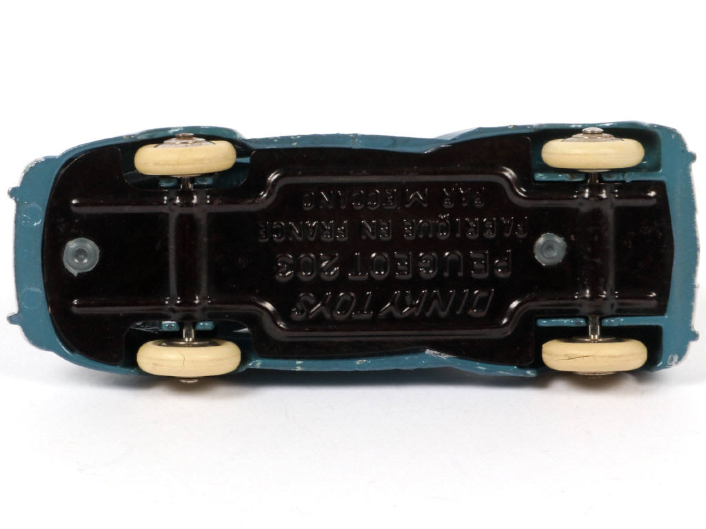 Lot 139 - DINKY TOYS (FRANCE) (1)