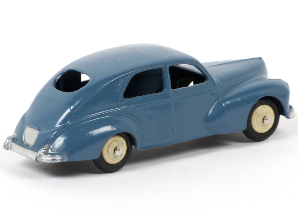 Lot 140 - DINKY TOYS (FRANCE) (1)