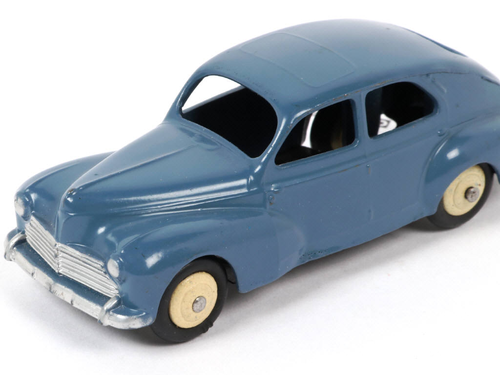 Lot 140 - DINKY TOYS (FRANCE) (1)