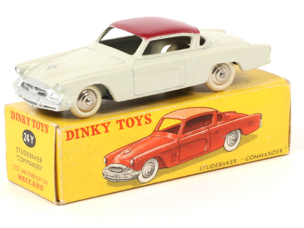 Lot 239 - DINKY TOYS (FRANCE) (1)
