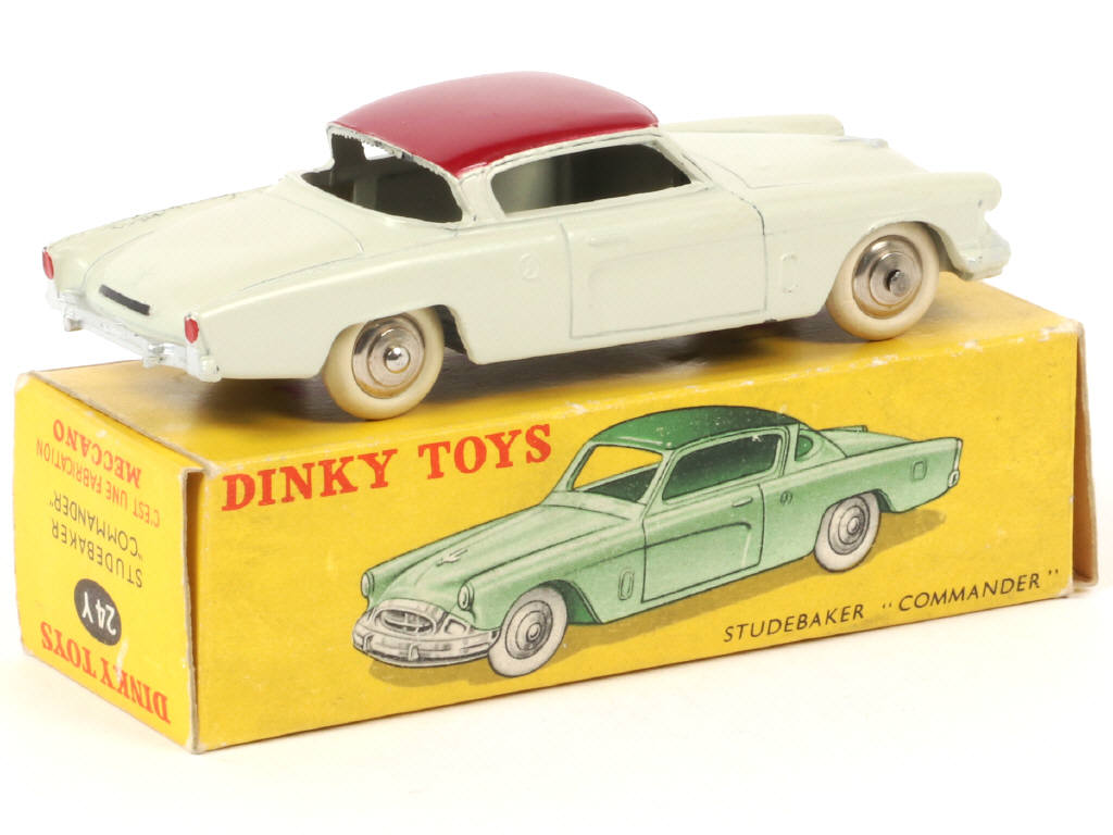 Lot 239 - DINKY TOYS (FRANCE) (1)
