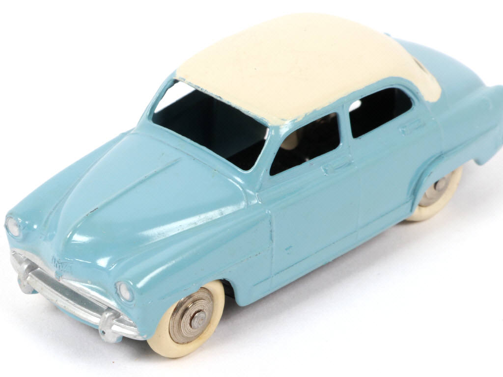 Lot 224 - DINKY TOYS (FRANCE) (1)