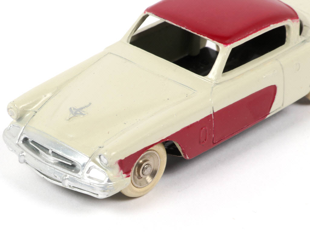 Lot 240 - DINKY TOYS (FRANCE) (1)