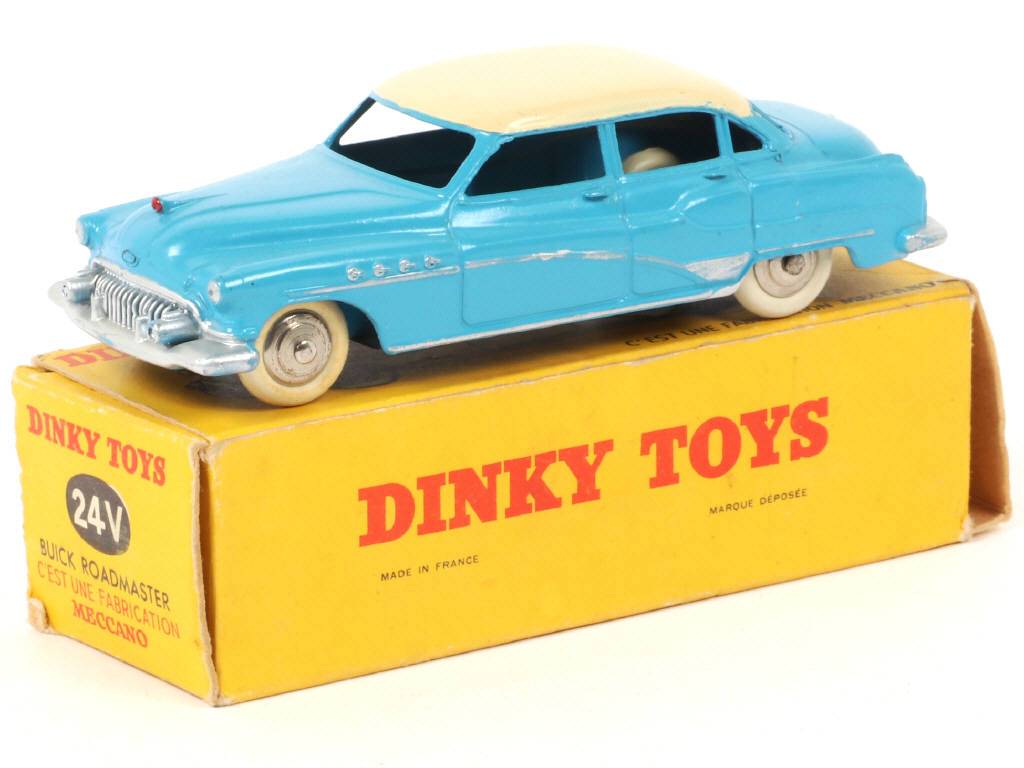 Lot 232 - DINKY TOYS (FRANCE) (1)