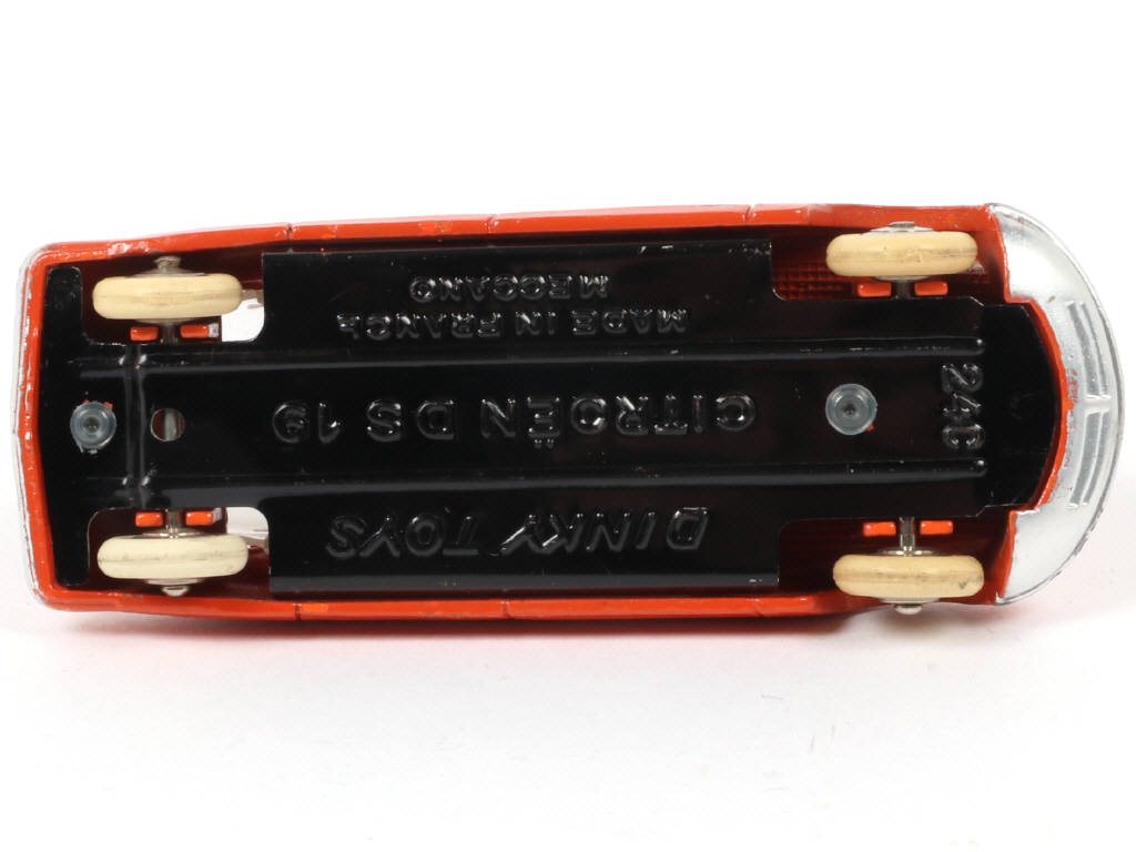 Lot 160 - DINKY TOYS (FRANCE) (1)