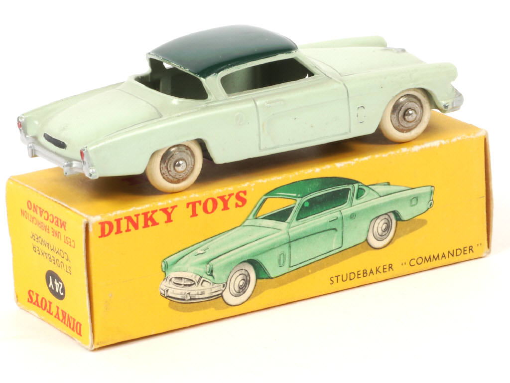 Lot 238 - DINKY TOYS (FRANCE) (1)