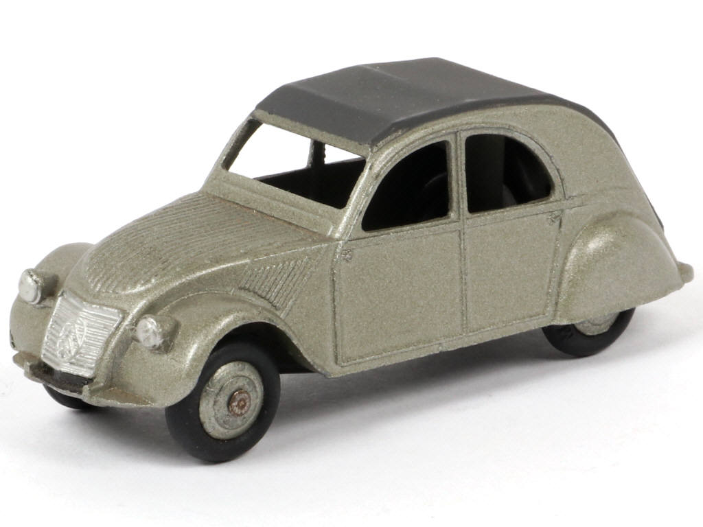 Lot 146 - DINKY TOYS (FRANCE) (1)