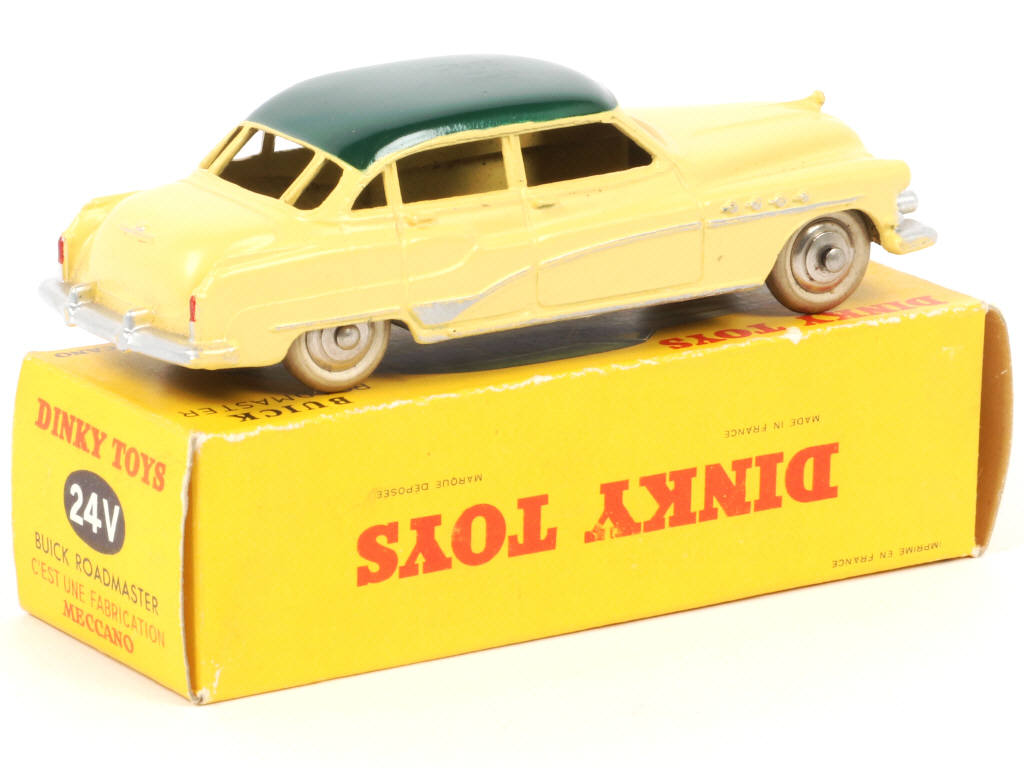 Lot 229 - DINKY TOYS (FRANCE) (1)