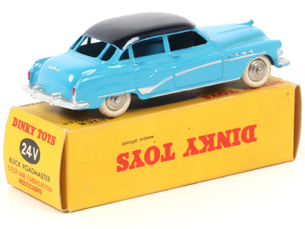Lot 226 - DINKY TOYS (FRANCE) (1)