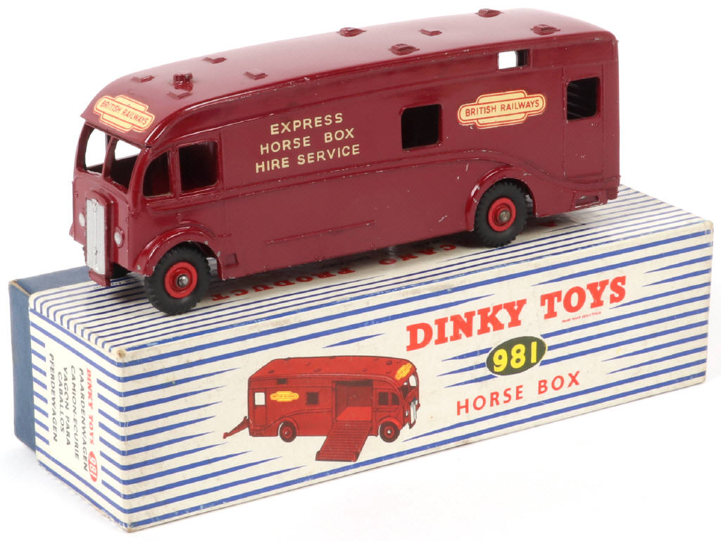 Lot 79 - DINKY TOYS (GB) (1)