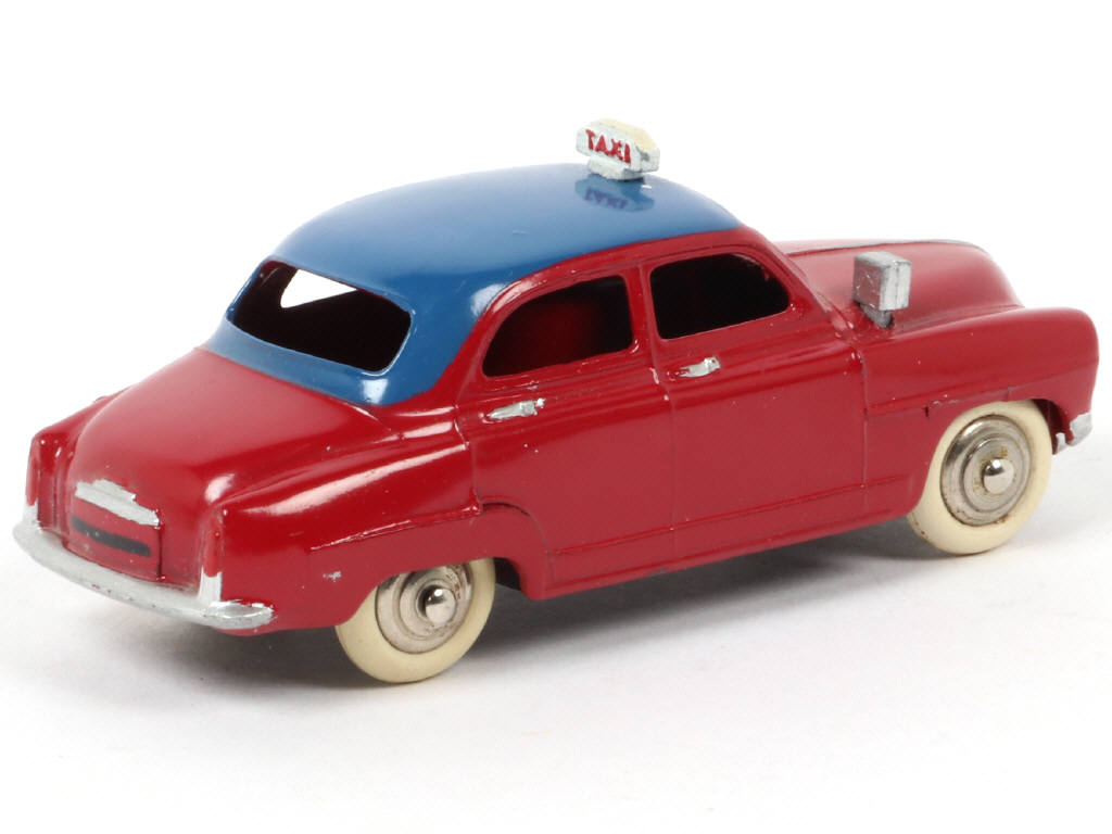 Lot 122 - DINKY TOYS (FRANCE) (1)