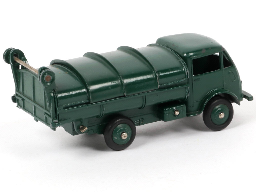 Lot 176 - DINKY TOYS (FRANCE) (1)
