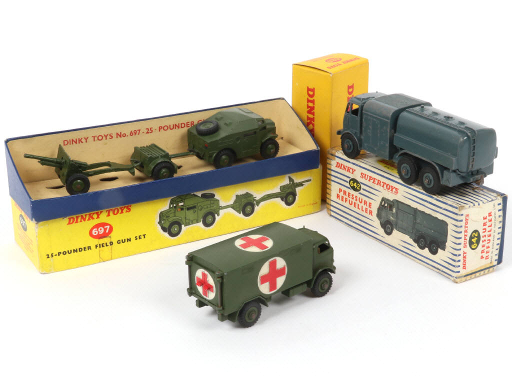 Lot 104 - DINKY TOYS (GB) (3)