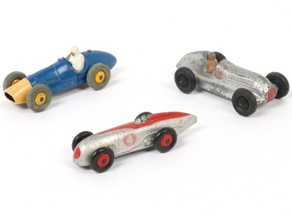 Lot 96 - DINKY TOYS (GB) (3)