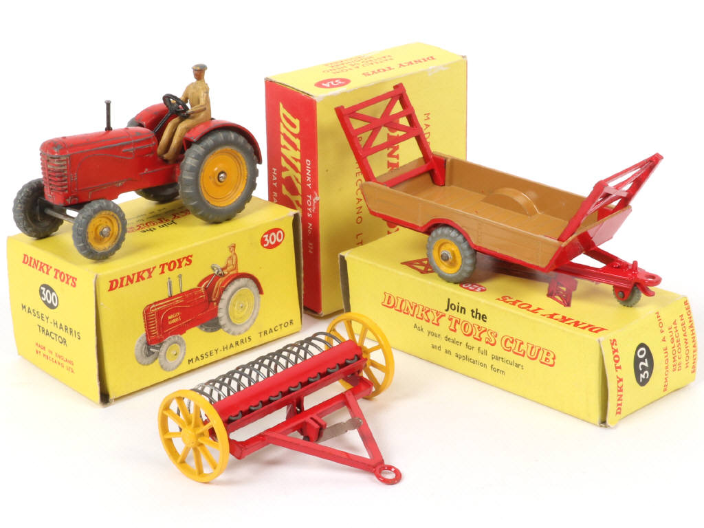 Lot 106 - DINKY TOYS (GB) (3)