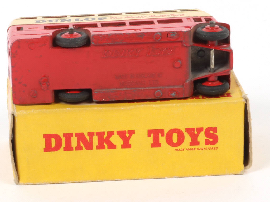 Lot 88 - DINKY TOYS (GB) (1)