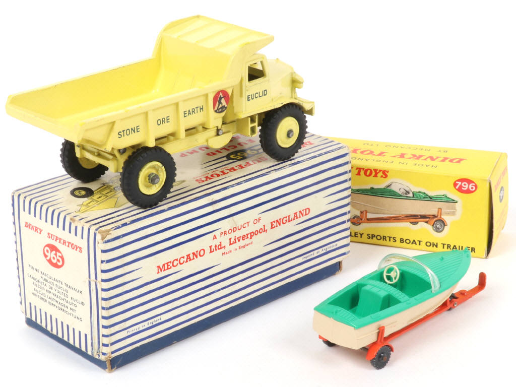 Lot 94 - DINKY TOYS (GB) (2)