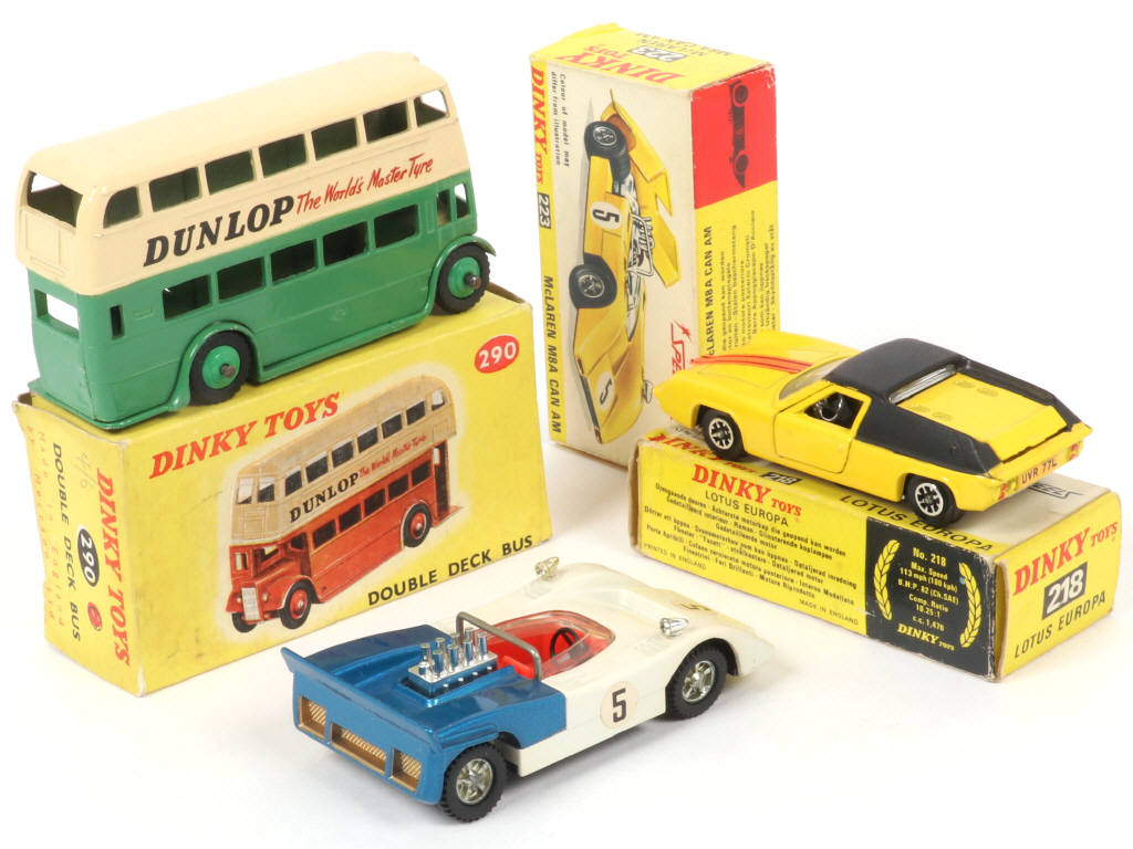 Lot 98 - DINKY TOYS (GB) (3)