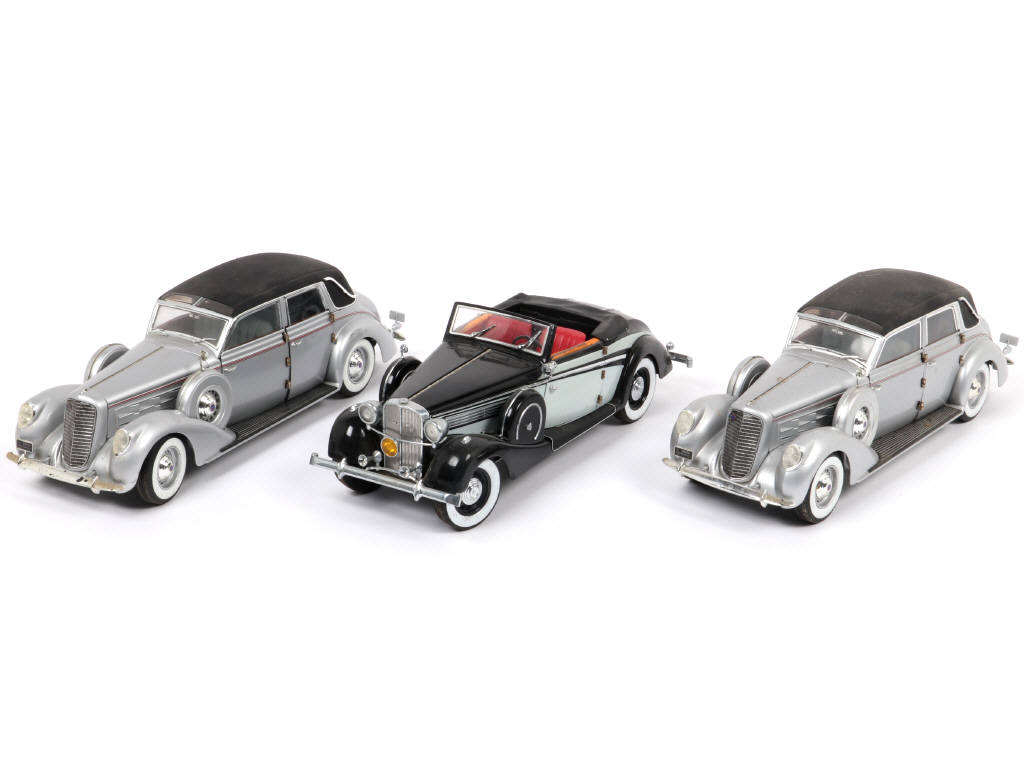 Lot 126 - ROAD SIGNATURE (CHINE) (3)