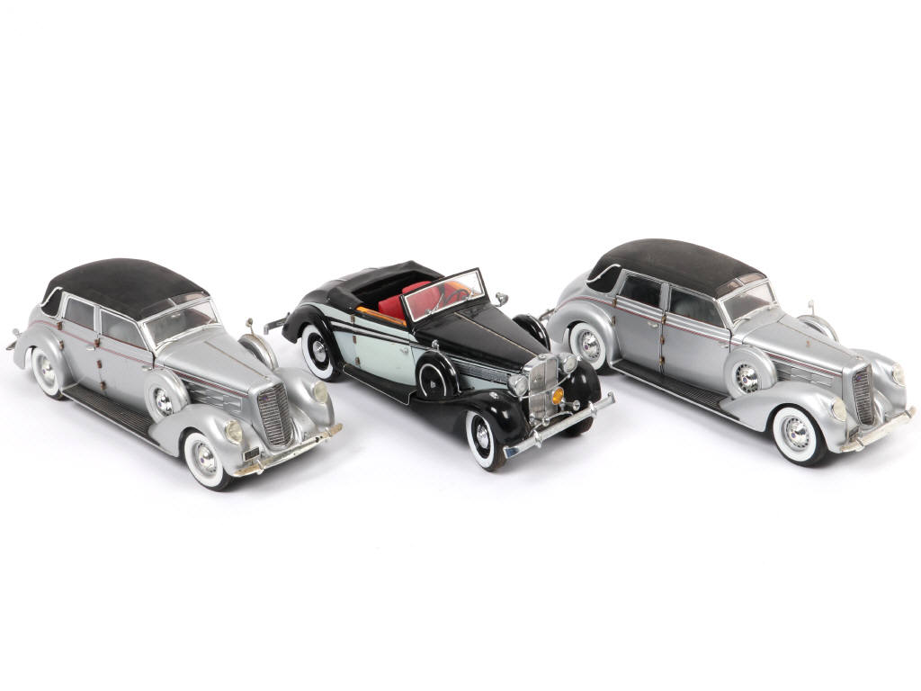 Lot 126 - ROAD SIGNATURE (CHINE) (3)