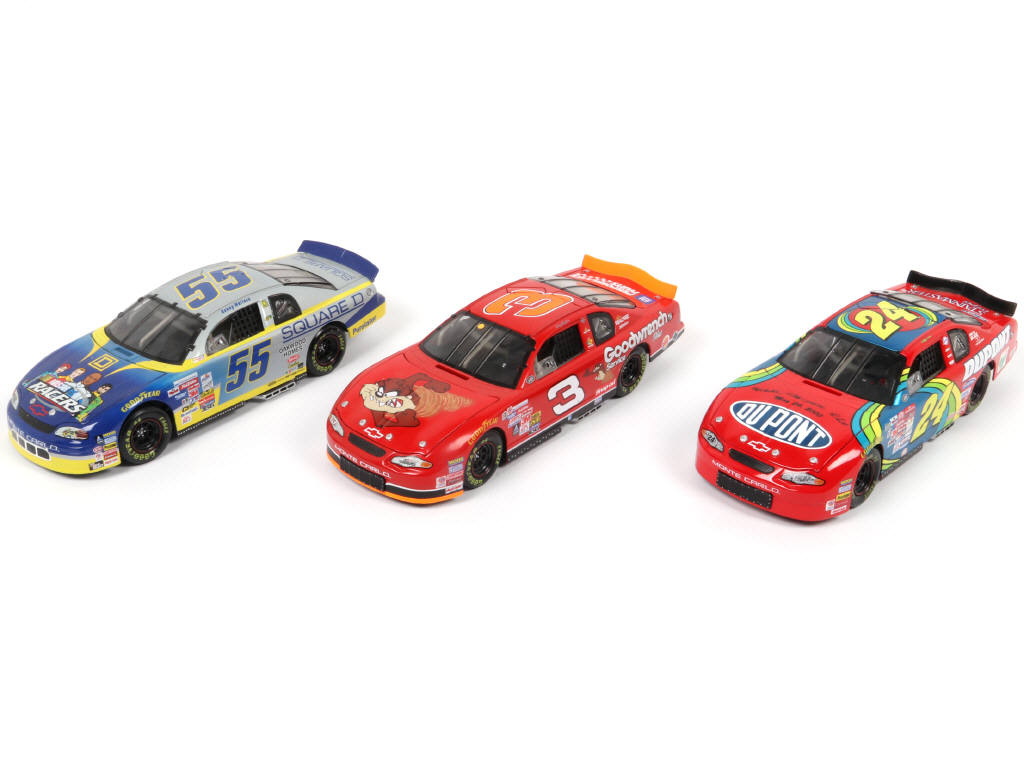 Lot 16 - DIVERS (3)
