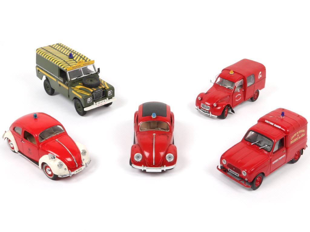 Lot 29 - DIVERS (5)