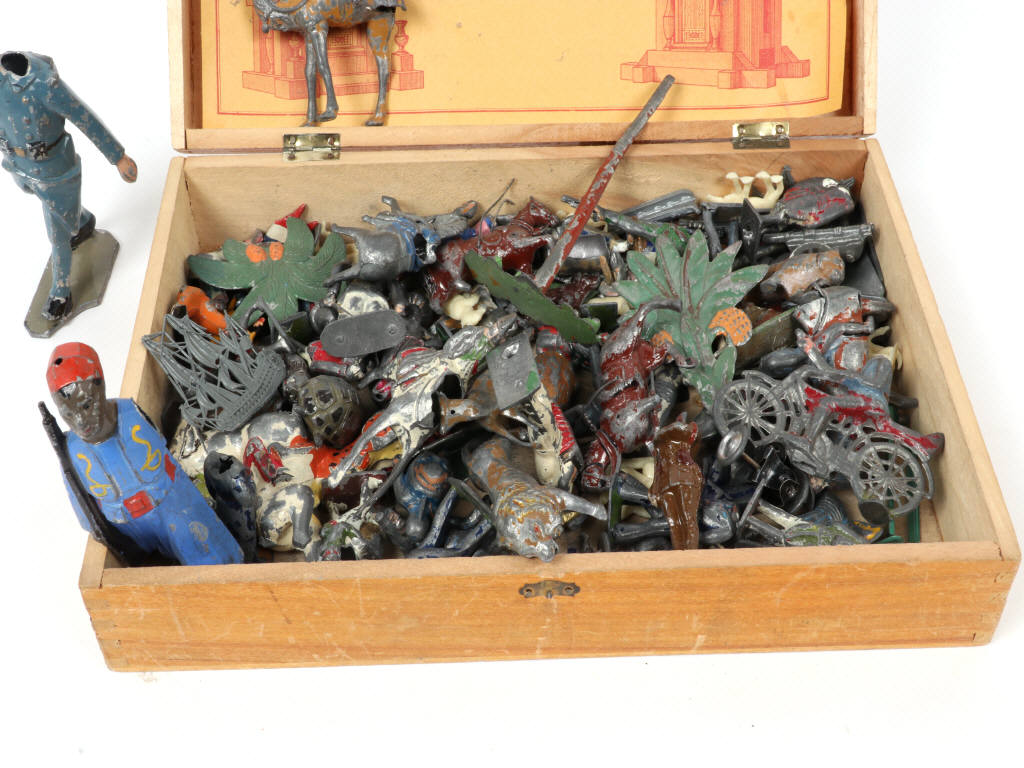 Lot 3 - DIVERS (50)