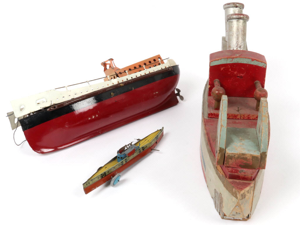 Lot 15 - DIVERS (3)