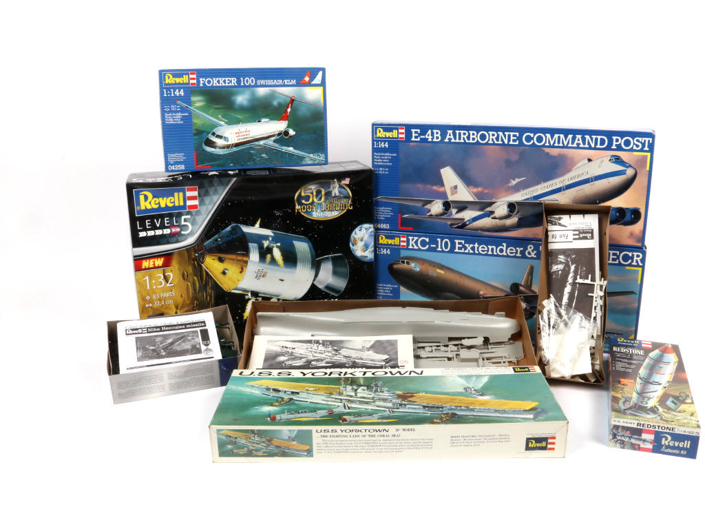 Lot 72 - REVELL (USA) (9)