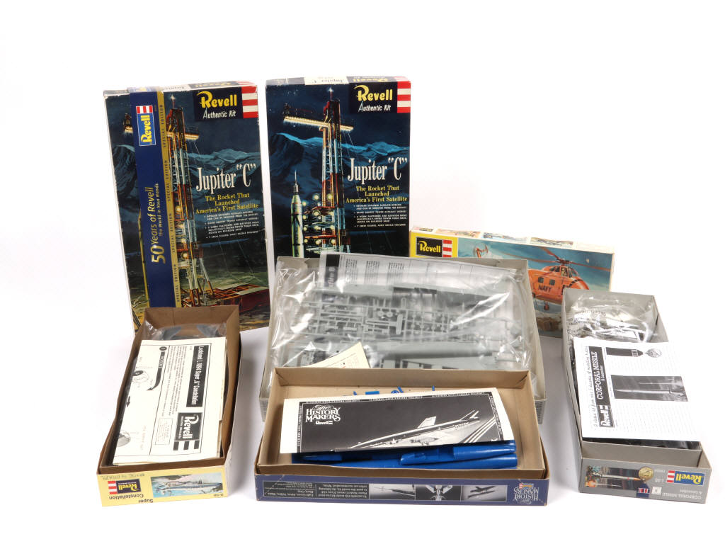 Lot 70 - REVELL (USA) (9)