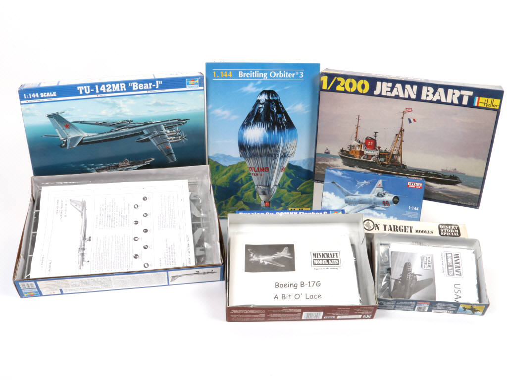 Lot 43 - DIVERS (12)