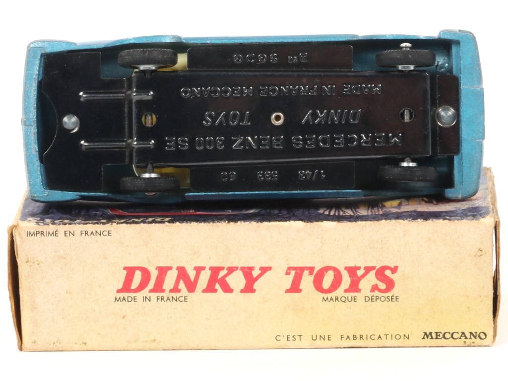 Lot 157 - DINKY TOYS (FRANCE) (1)