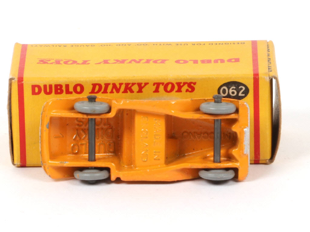 Lot 30 - DINKY TOYS (GB) (1)