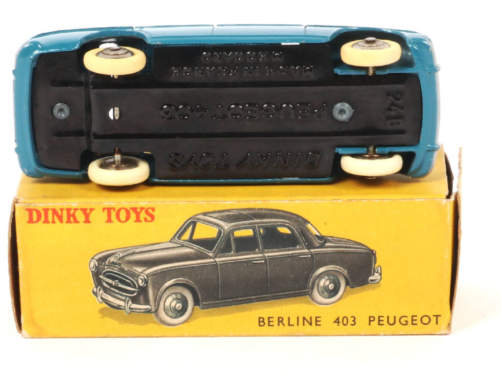 Lot 131 - DINKY TOYS (FRANCE) (1)