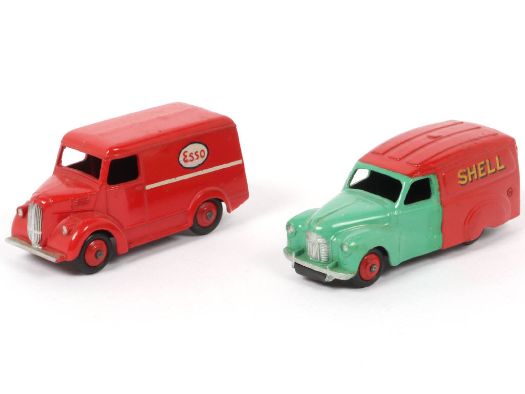 Lot 58 - DINKY TOYS (GB) (2)