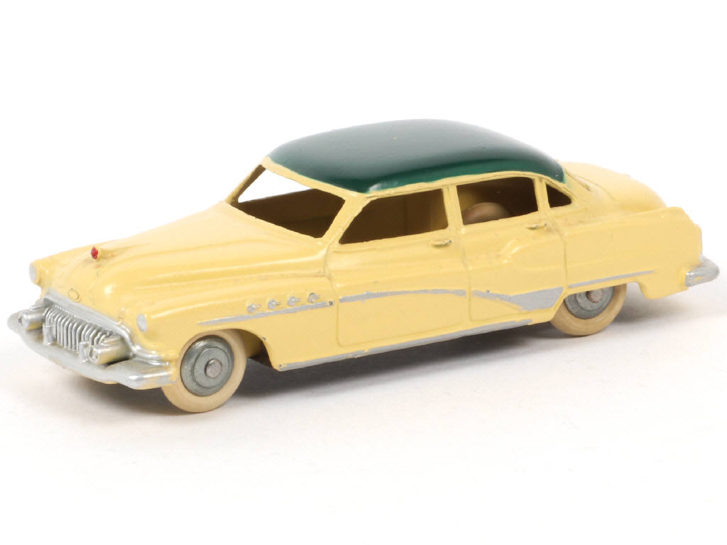 Lot 82 - DINKY TOYS (FRANCE) (1)