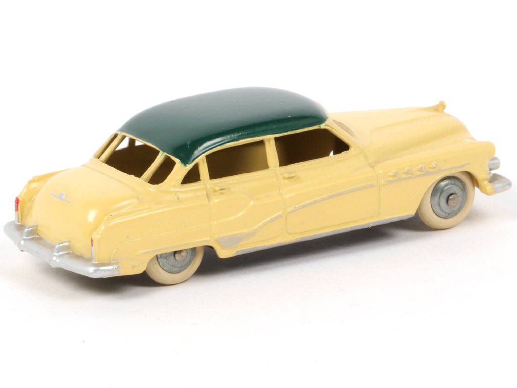 Lot 82 - DINKY TOYS (FRANCE) (1)
