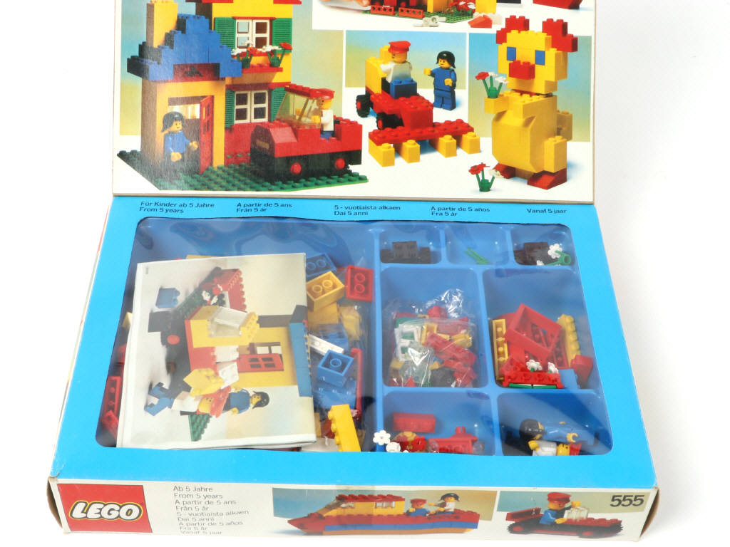 Lot 32 - LEGO (DANEMARK) (1)