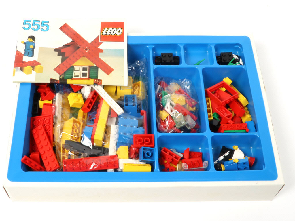 Lot 32 - LEGO (DANEMARK) (1)
