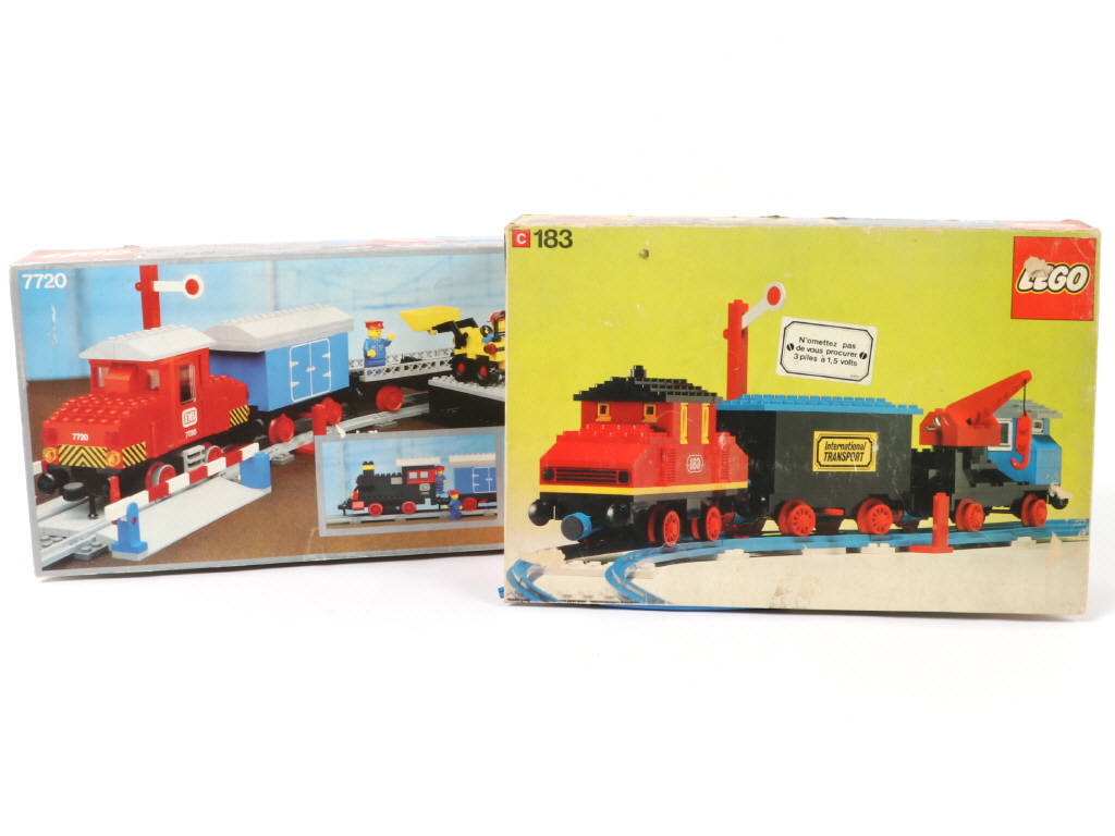 Lot 31 - LEGO (DANEMARK) (2)
