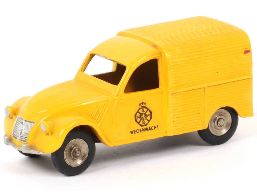 Lot 165 - DINKY TOYS (FRANCE) (1)