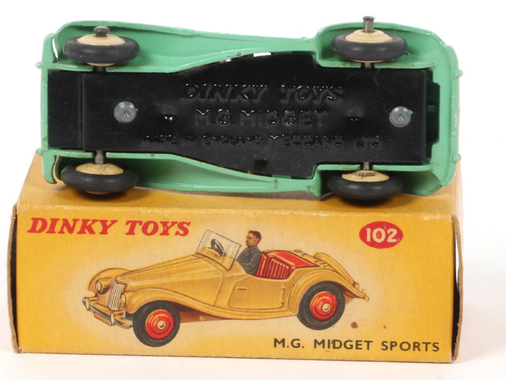Lot 399 - DINKY TOYS (GB) (1)