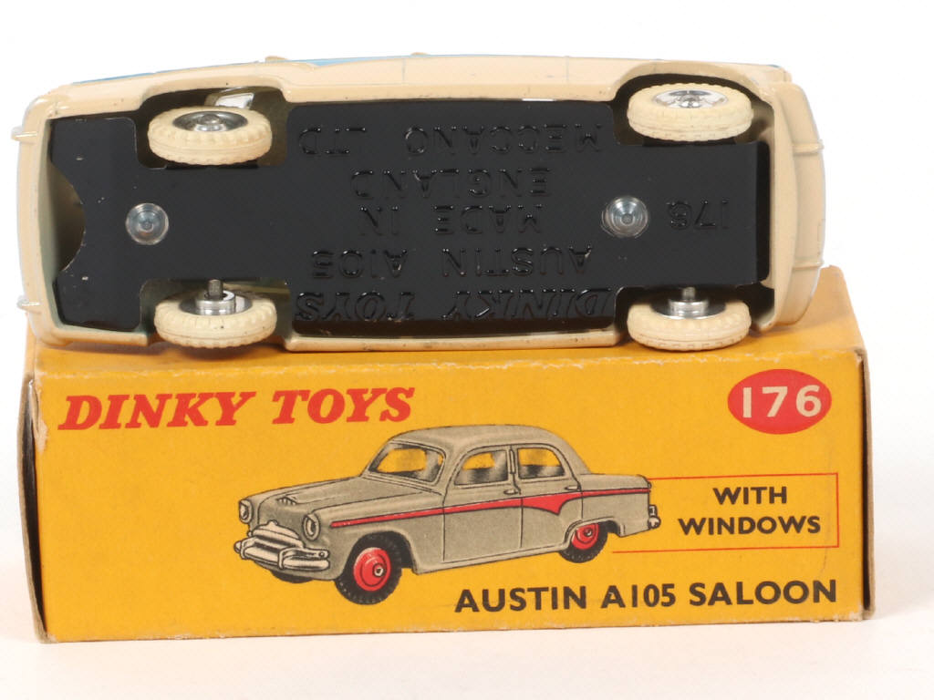 Lot 405 - DINKY TOYS (GB) (1)