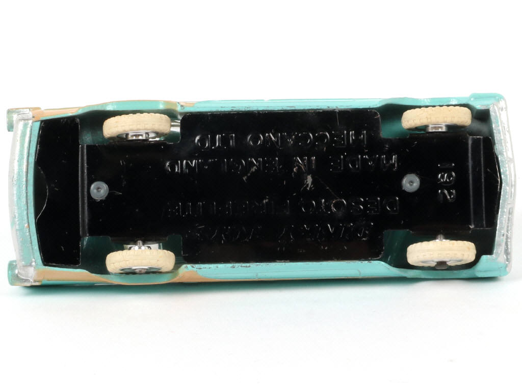 Lot 411 - DINKY TOYS (GB) (1)