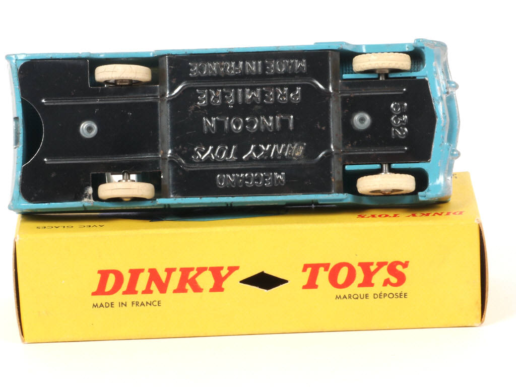 Lot 301 - DINKY TOYS (FRANCE) (1)