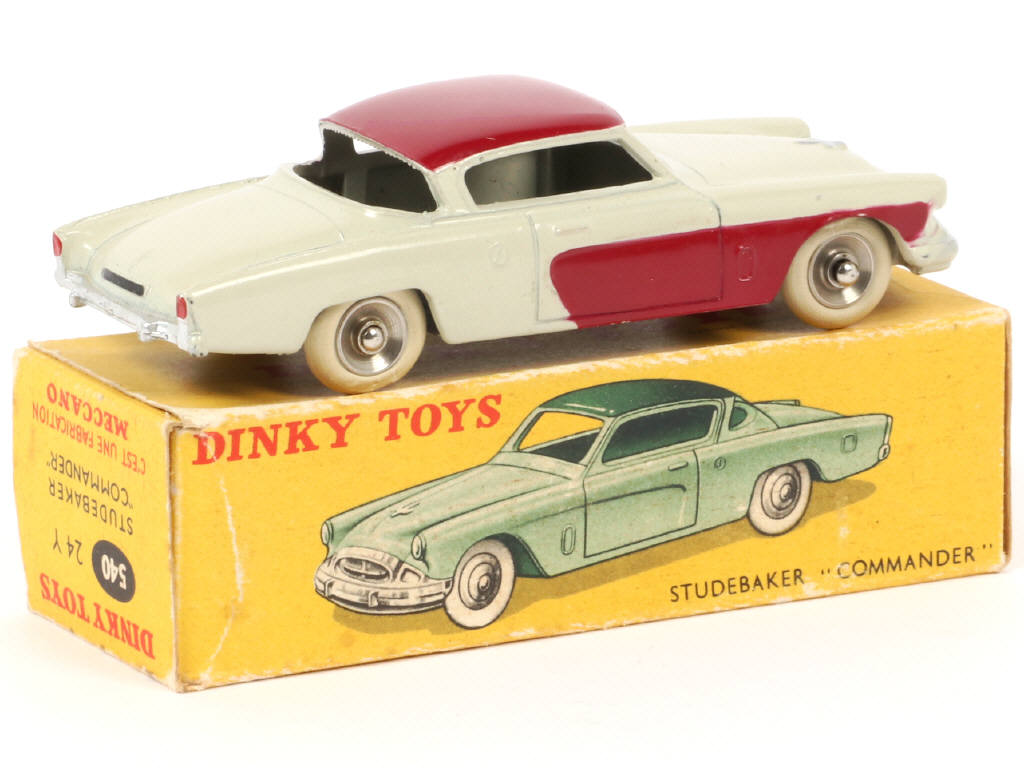 Lot 230 - DINKY TOYS (FRANCE) (1)