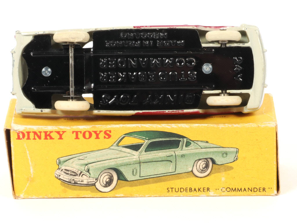 Lot 230 - DINKY TOYS (FRANCE) (1)