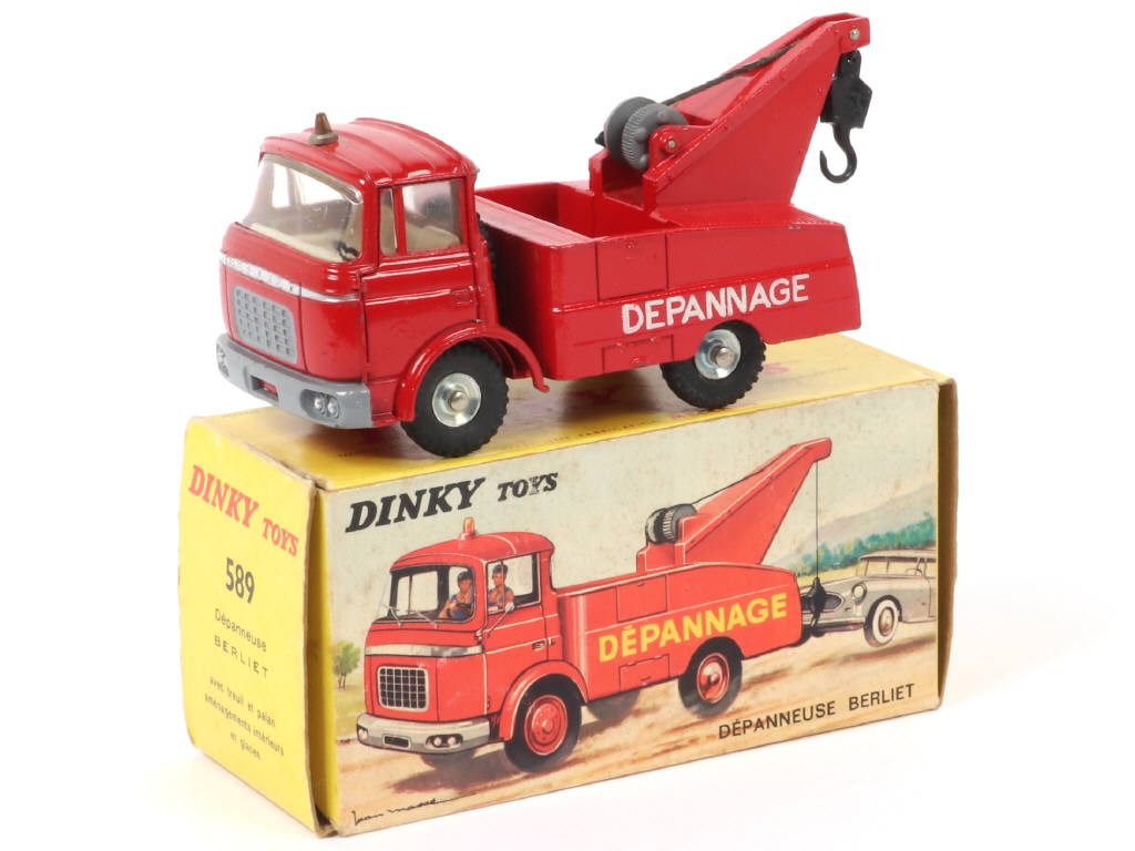 Lot 353 - DINKY TOYS (FRANCE) (1)